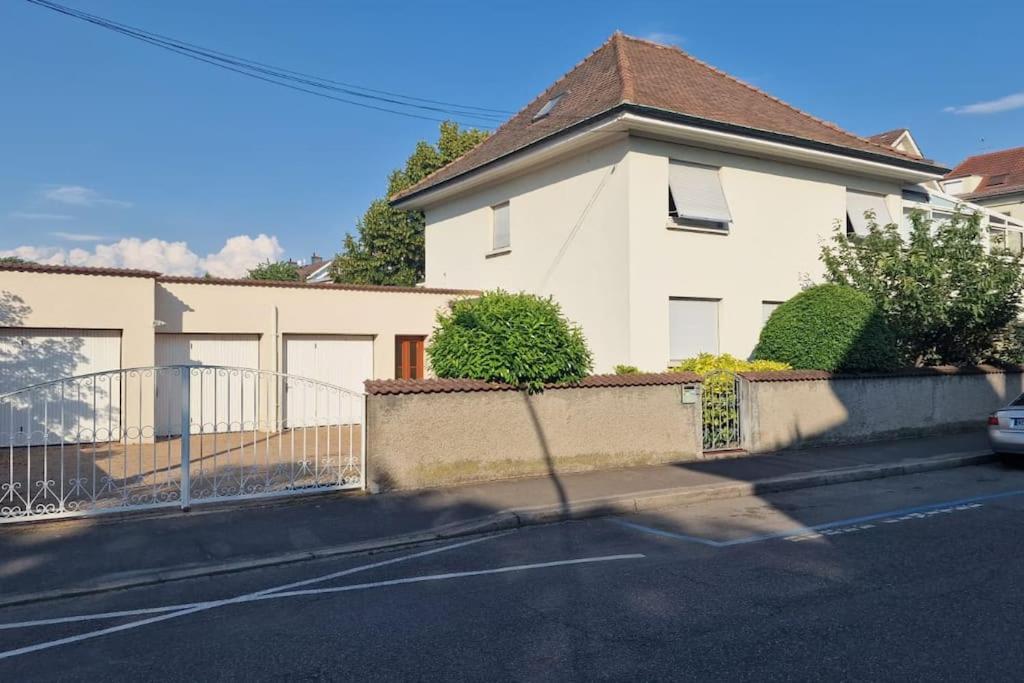 Charmant Appart. Dans Une Villa Saint-Louis  Exterior photo